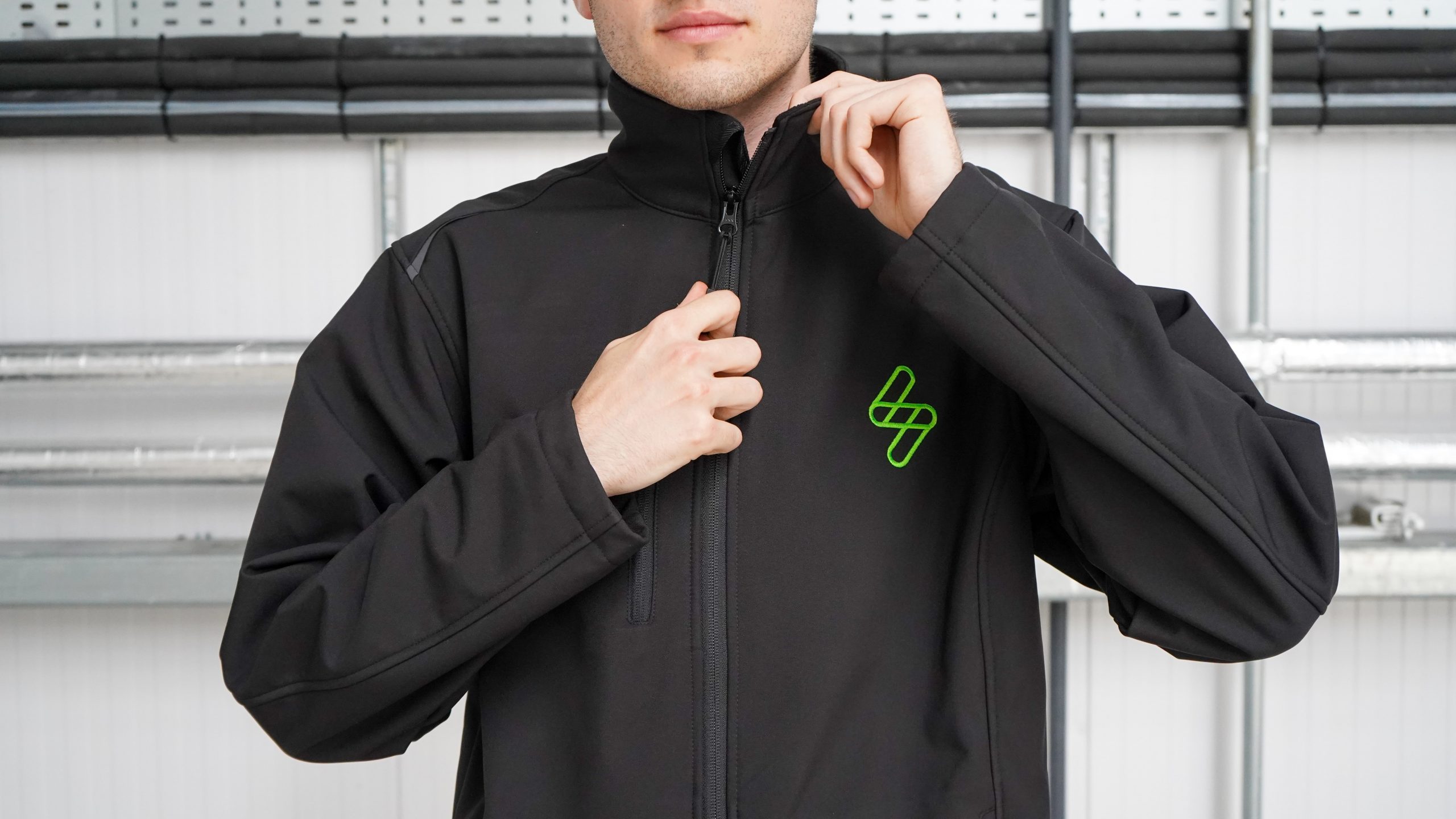 Kurtka softshell z logo firmy