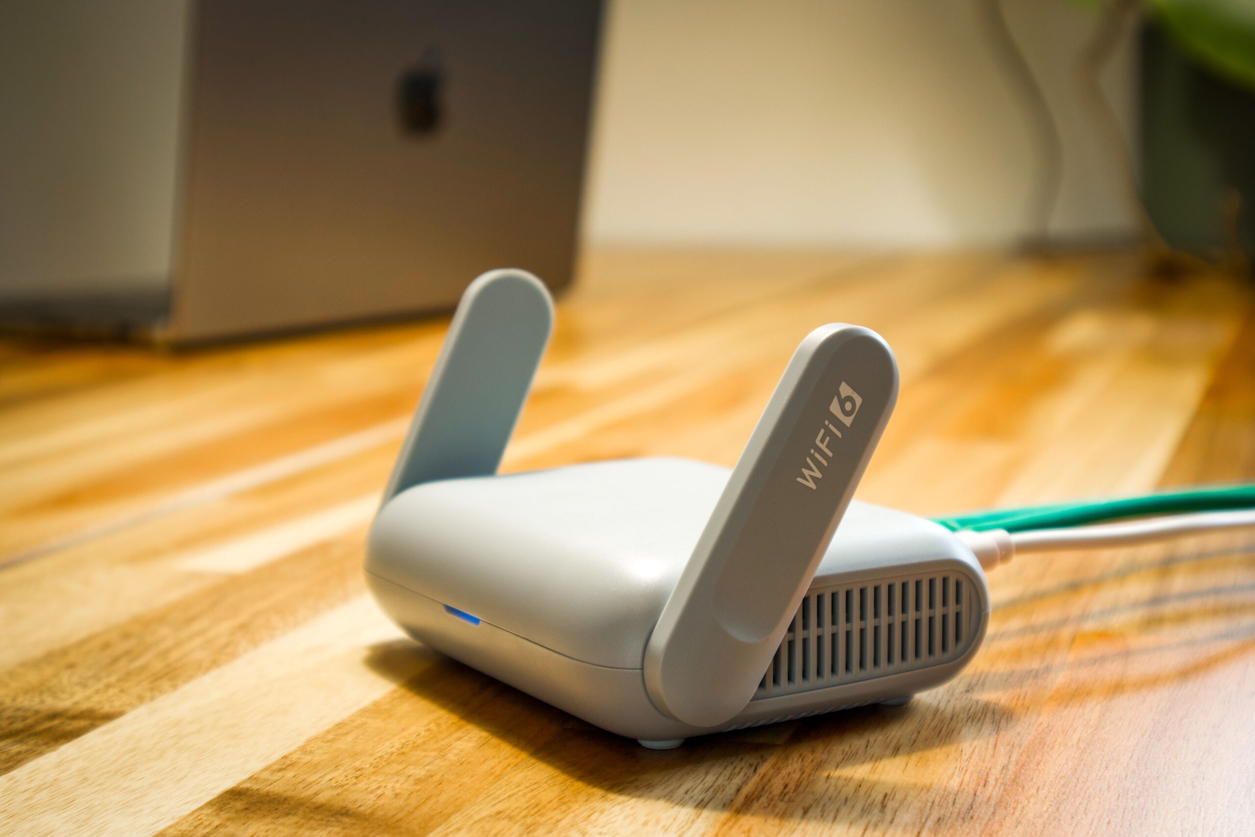 Twoja sieć Wi-Fi to otwarte drzwi dla hakerów – Jak zabezpieczyć router w domu i firmie?
